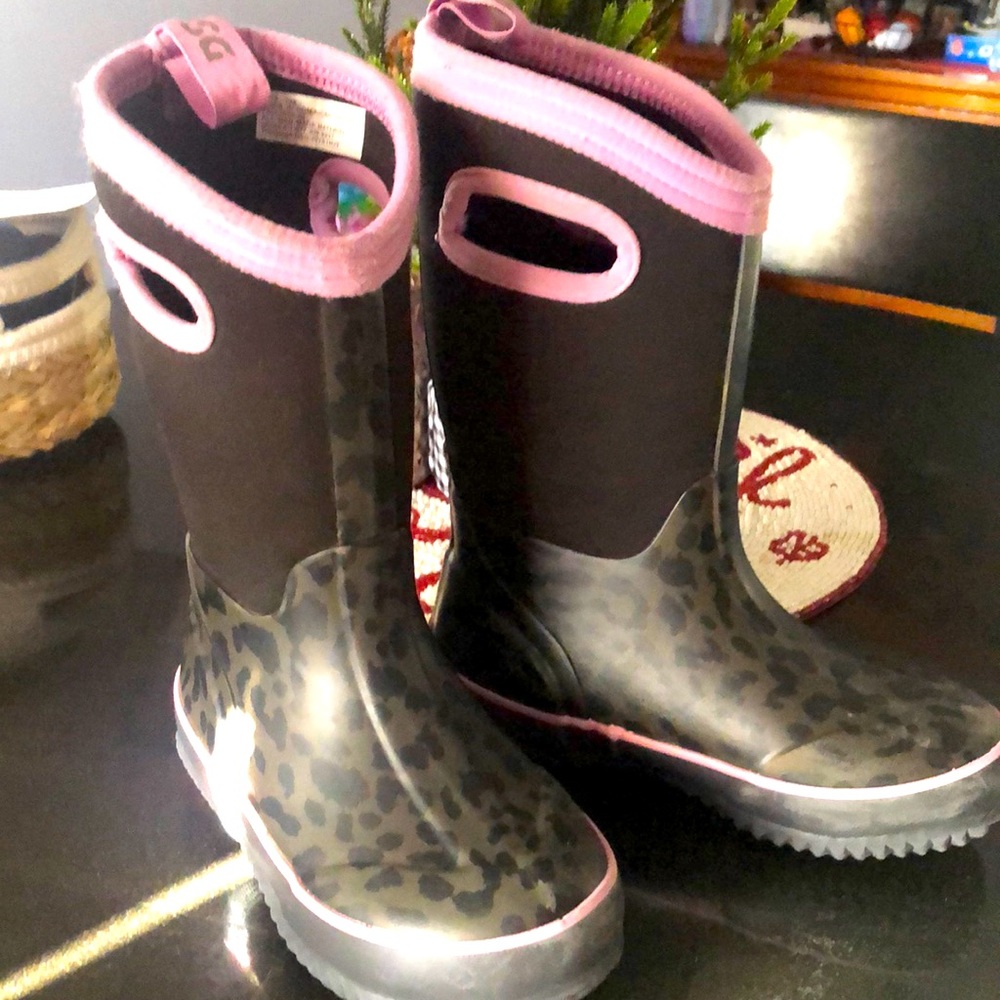 Snow boots